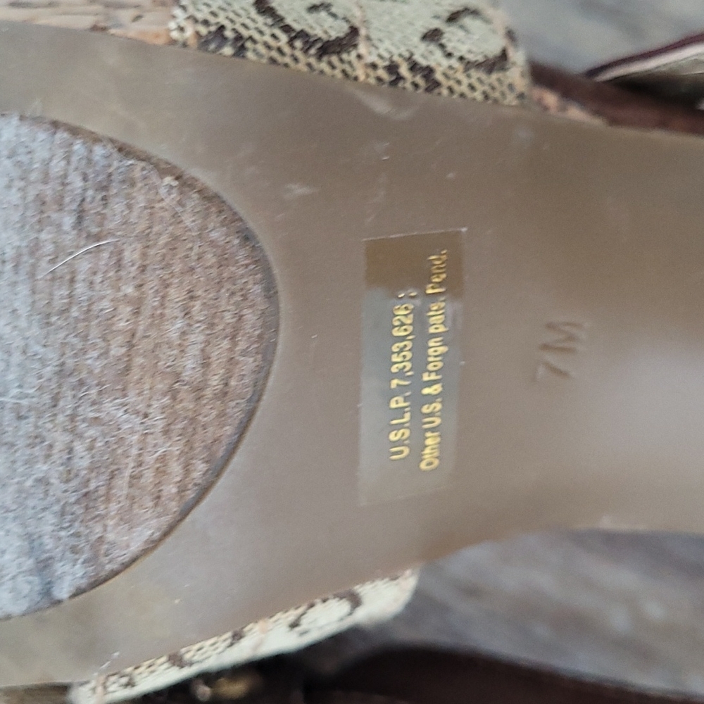 Guess logo brown and gold  platform  heels - Picture 7 of 9